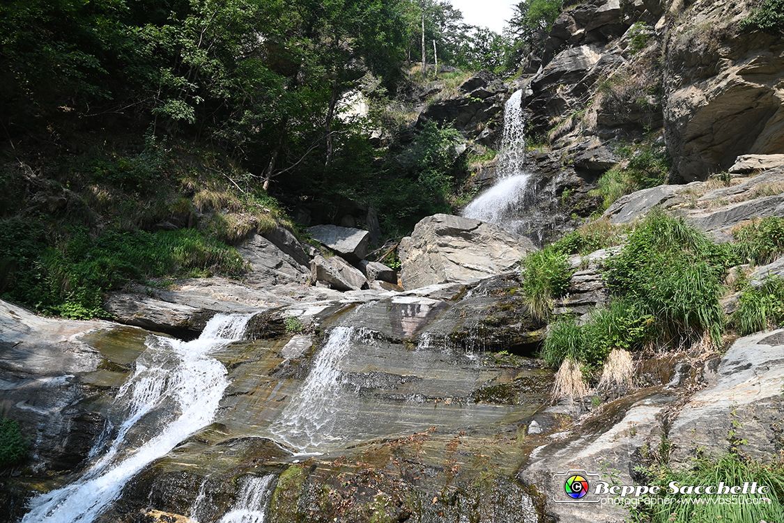 VBS_2871 - Novalesa - Abbazia. Parrocchia. Cascata del Rio Bard.jpg